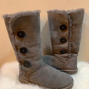 🌸UGG Boots Sz 8 used in excellent condition.